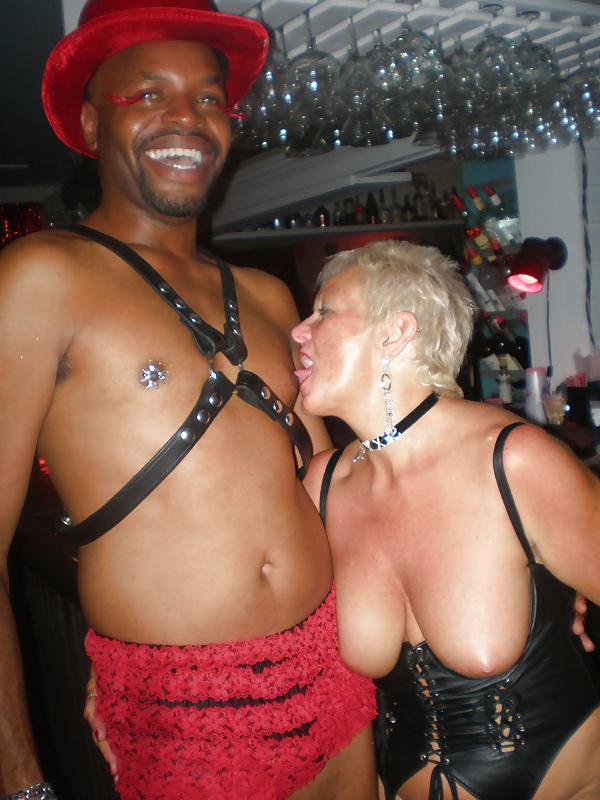 25P Hottest Milfs & Grannies From Fantasy Fest - Part 2