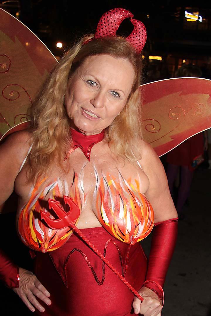 25P Hottest Milfs & Grannies From Fantasy Fest - Part 2