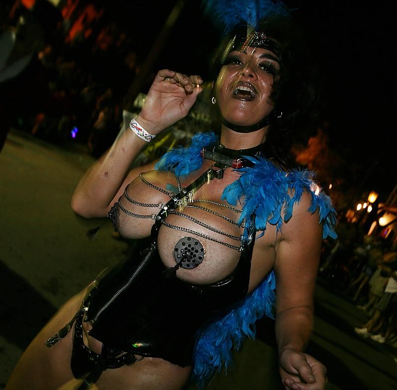 25P Hottest Milfs & Grannies From Fantasy Fest - Part 2