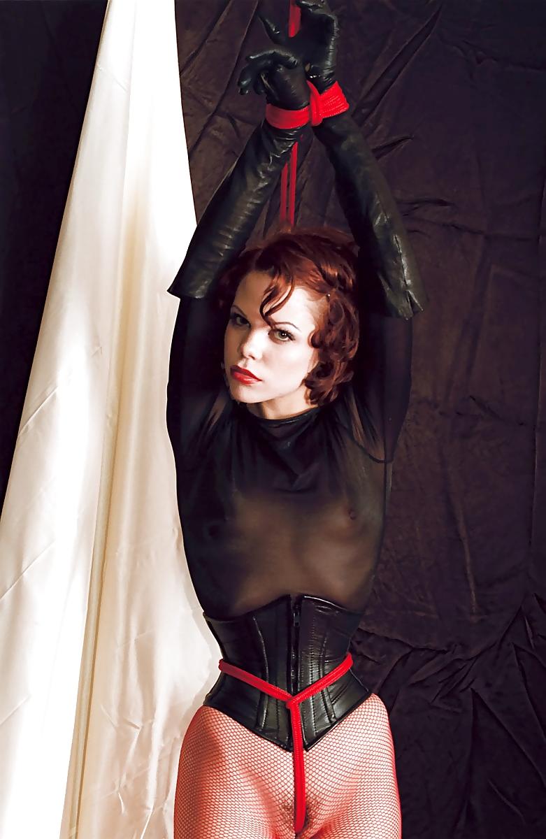 25P Latex & Corsets: I can't breath
