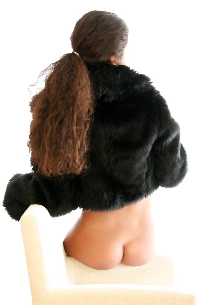 25P Curly brunette Samantha posing
