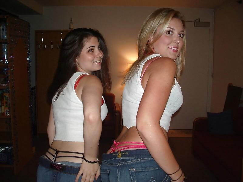 25P Queens in Jeans LVXV - a few lesbians