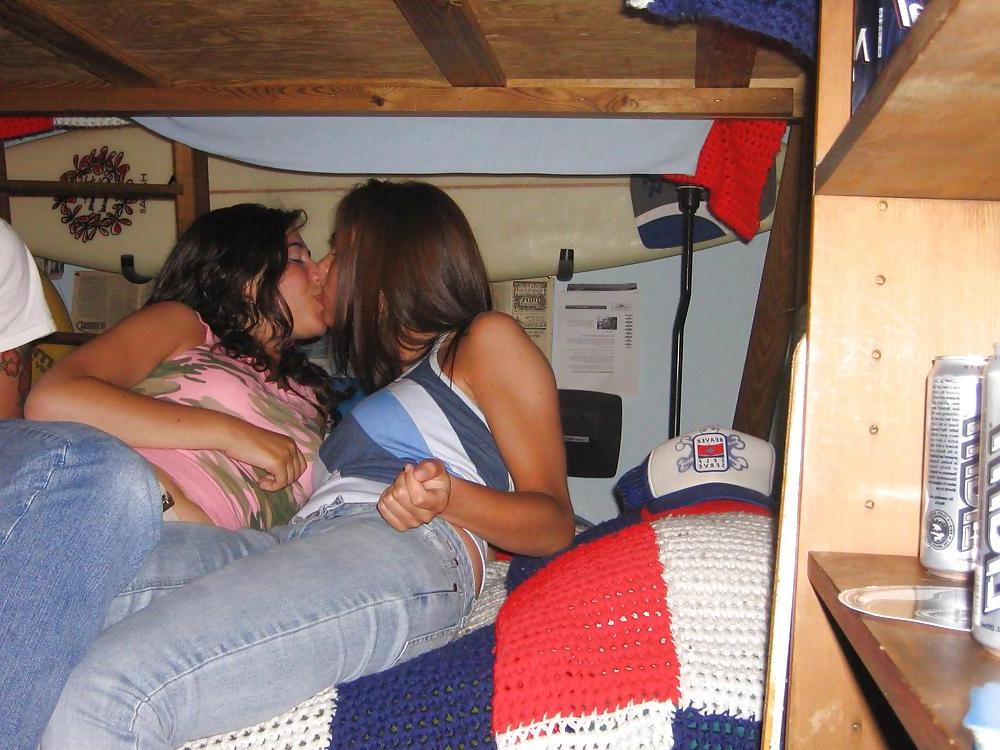 25P Queens in Jeans LVXV - a few lesbians