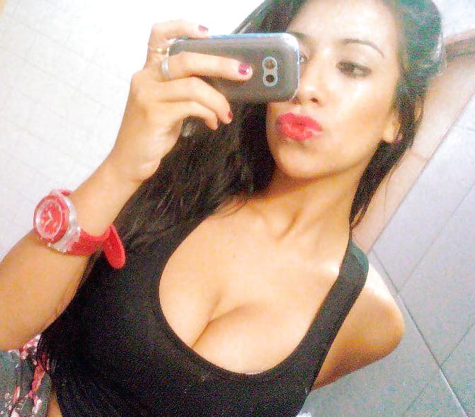25P Bimbo Selfshots