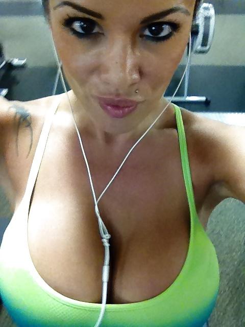 25P Bimbo Selfshots