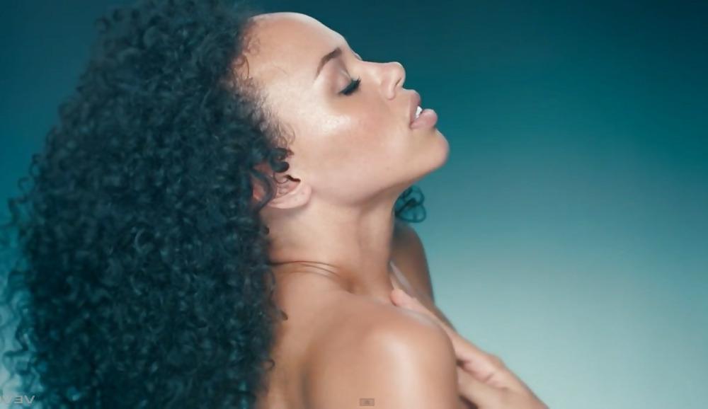 24P Jerk Off To ... Elle Varner (R&B Singer)