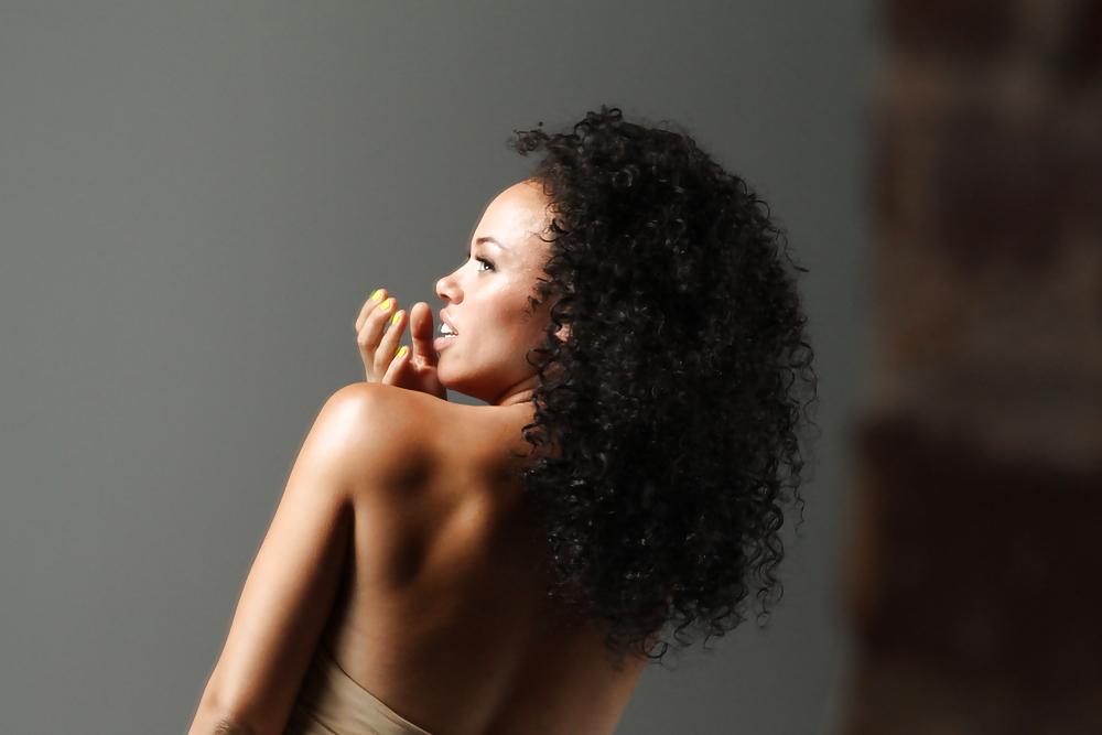 24P Jerk Off To ... Elle Varner (R&B Singer)