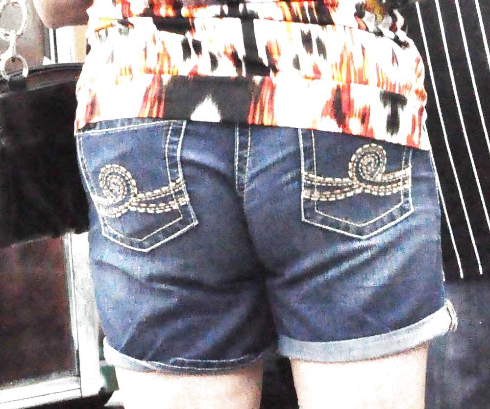 9P Mollige MILF mit Jean Wedgie