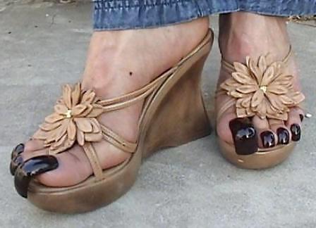 25P Latina and Brazilian with long nails and long toenails