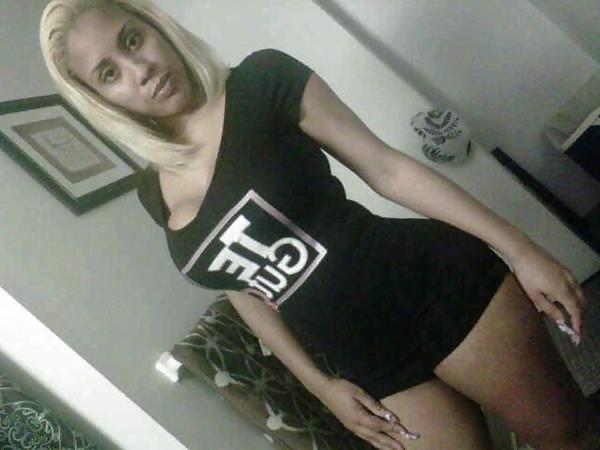 25P Latina and Brazilian with long nails and long toenails