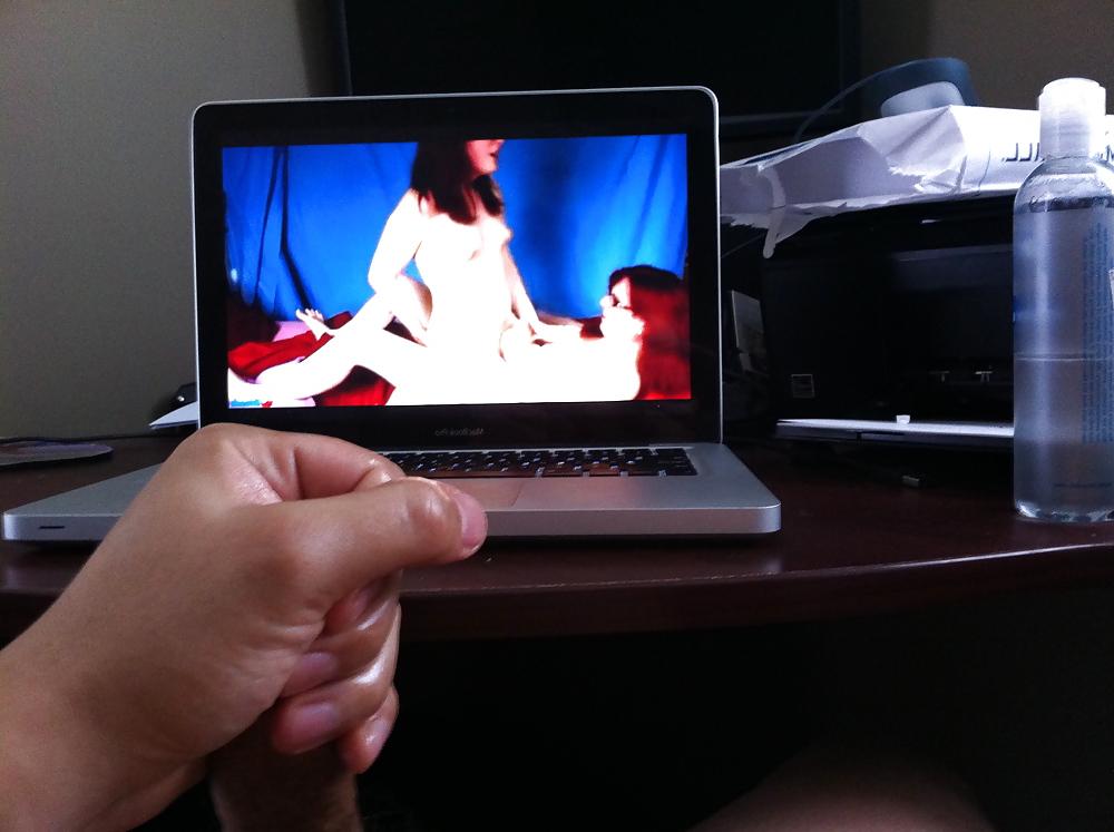 8P Jerking off to some hot tranny porn