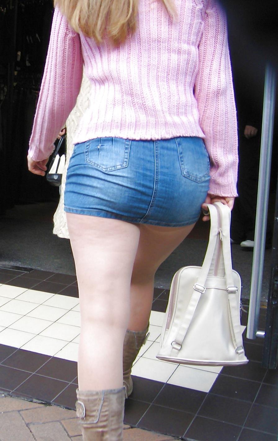 14P In The Streets 096 - Two Sexy Ass Cheeks In Jeans