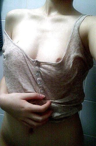 14P Chinese girl takes self pics