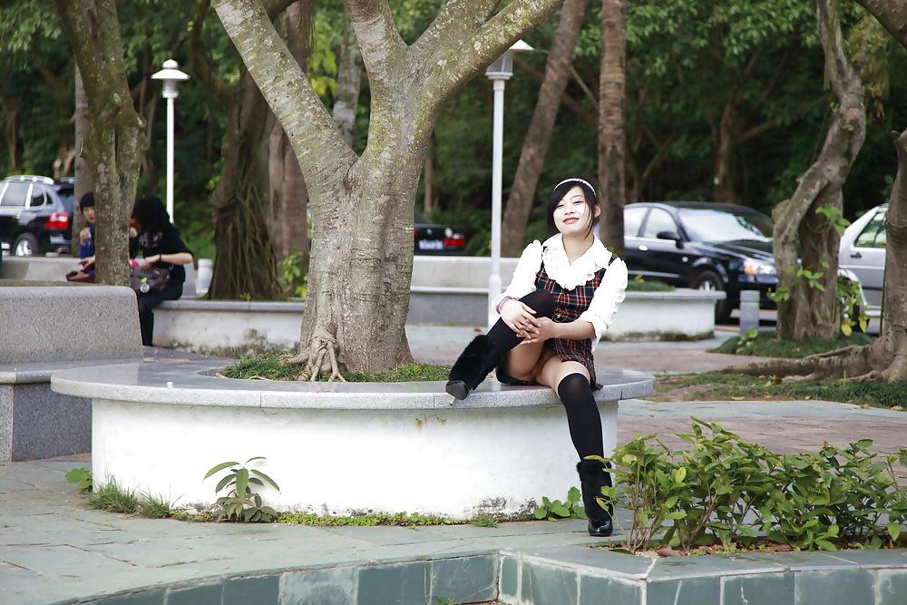 25P Chinese girl flashing pussy in public
