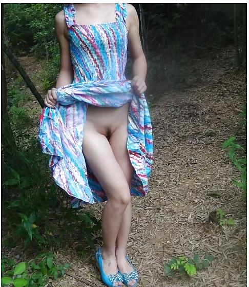 10P Chinese girl flashing pussy in public