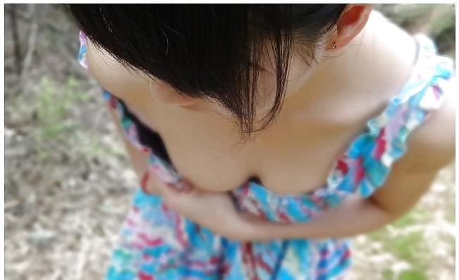 10P Chinese girl flashing pussy in public