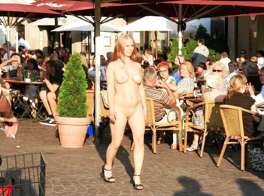 25P PUBLIC NUDE