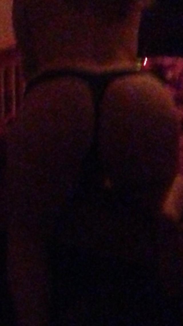 5P Ass in the mirror!