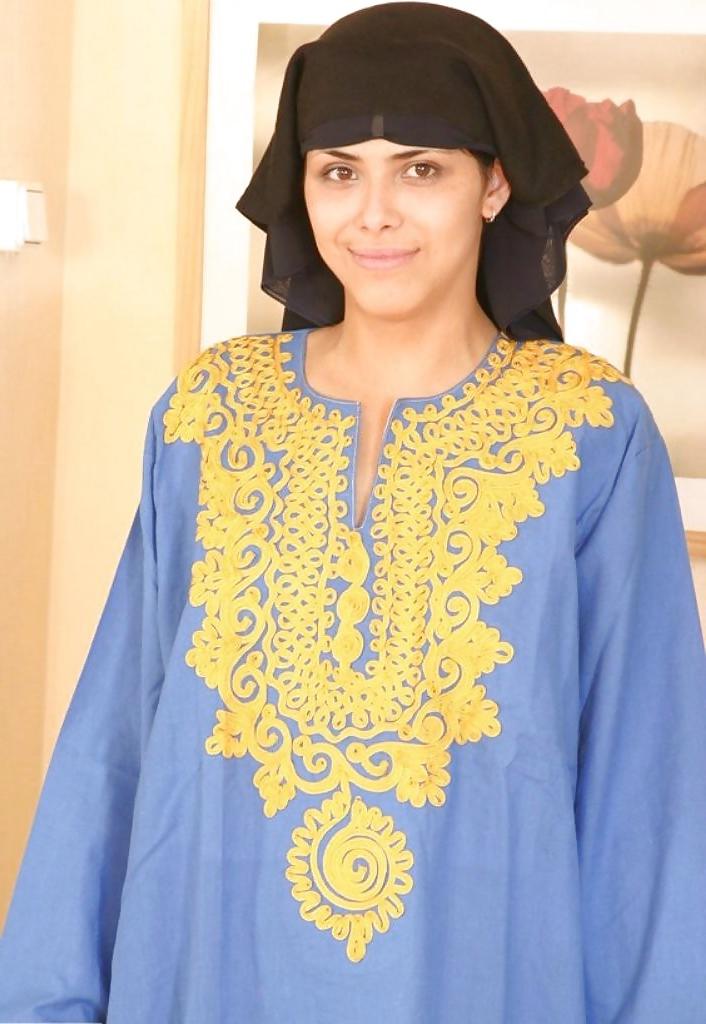 15P Pretty Arab Sheds Muslim Hijab & Shows Off