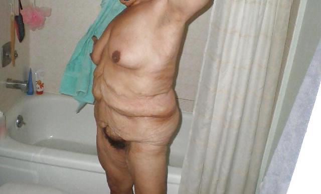 4P Mature bbw in bathroom
