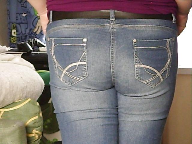19P Farting in her jeans