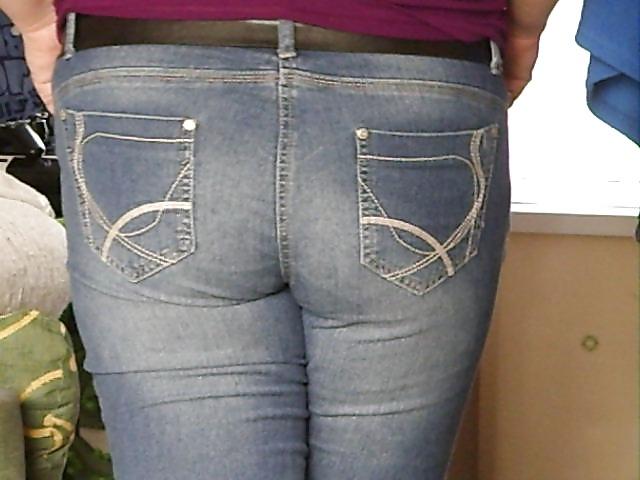 19P Farting in her jeans