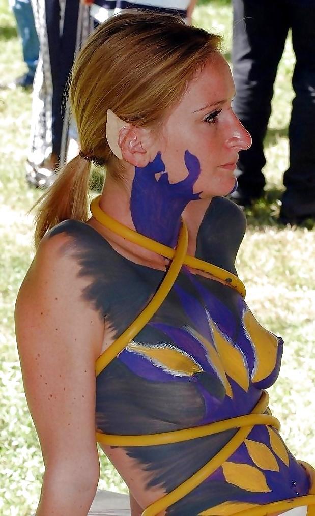 18P Painted Outdoor Public Nudity