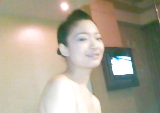 25P Chinese air hostess exposed