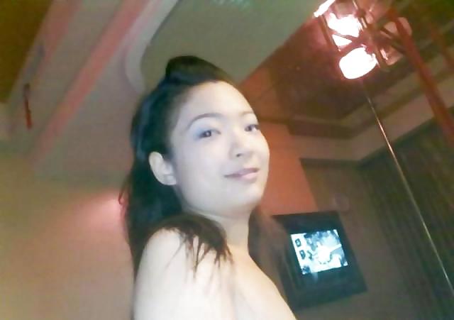 25P Chinese air hostess exposed