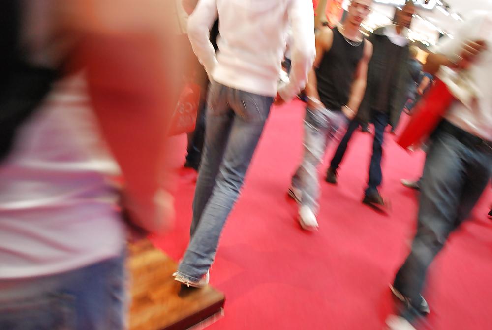 25P Teens in tight jeans 01