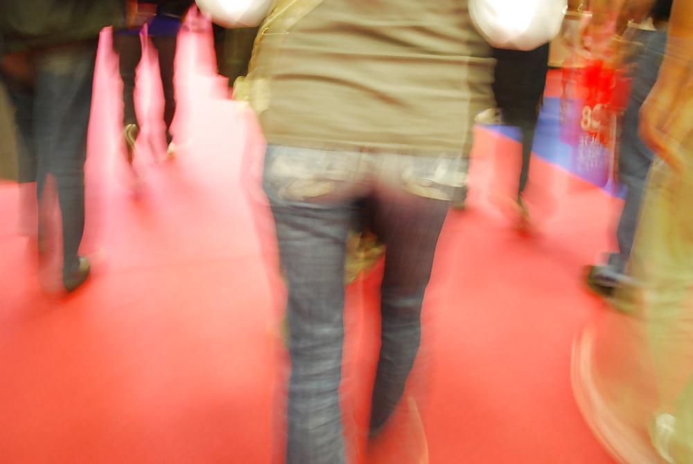 25P Teens in tight jeans 01