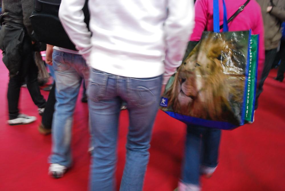 25P Teens in tight jeans 01