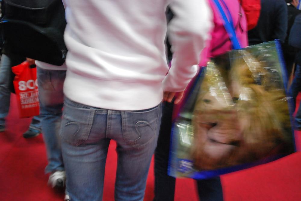 25P Teens in tight jeans 01