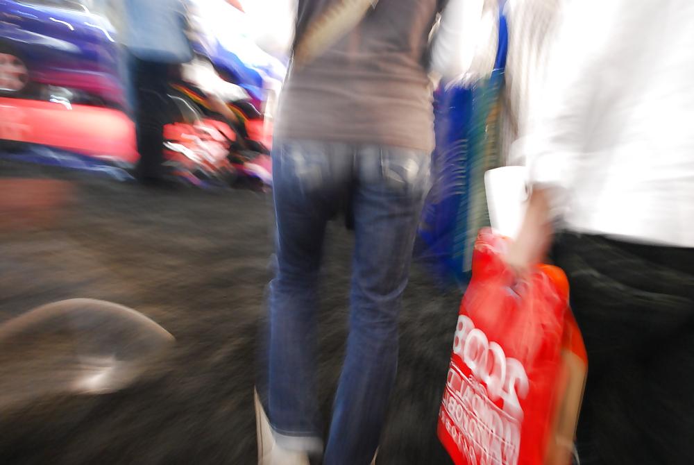 25P Teens in tight jeans 01