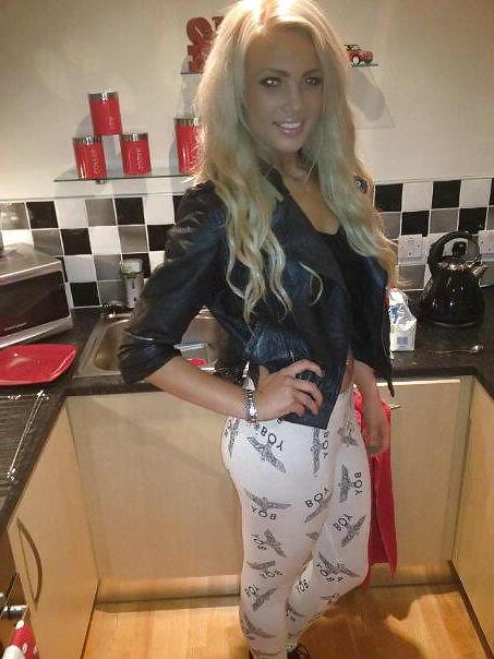 25P Sluts in tight pants! 11