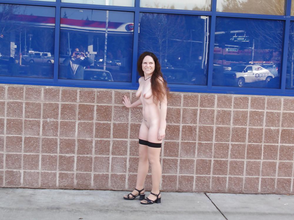 10P OohlalaXXX Public Nudity