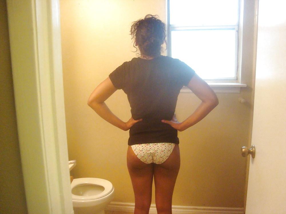 25P Real House Wife Showing Off Her Sexy Panties 5