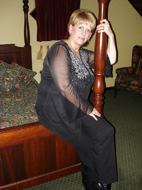 25P Mature glamour