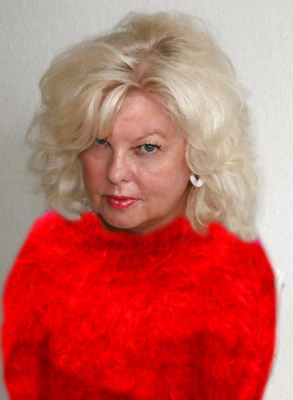 25P Mature glamour