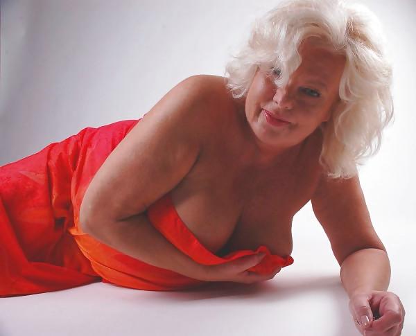 25P Mature glamour