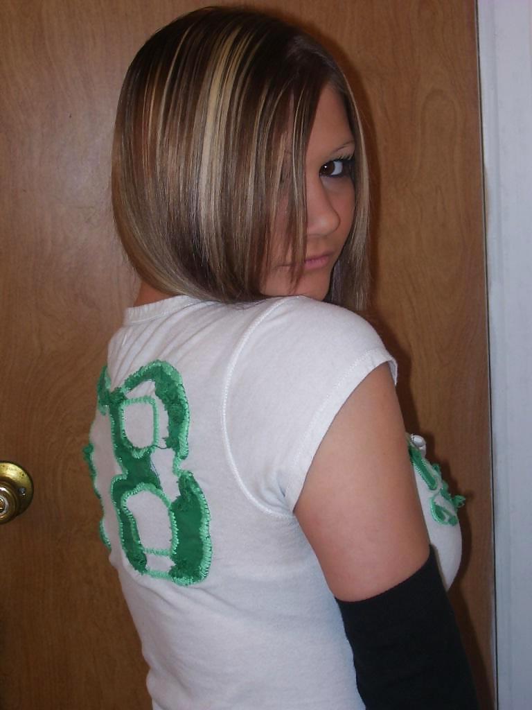 25P AMATEUR JULIA SHOWING OFF