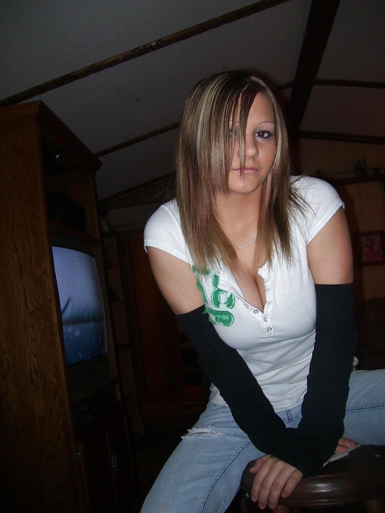 25P AMATEUR JULIA SHOWING OFF