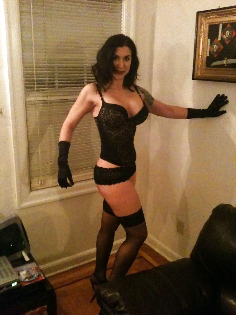 21P Short Haired Tattoed MILF