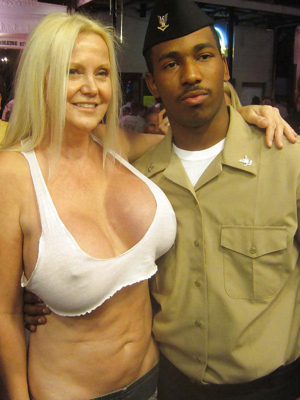25P Lori: Public Slut