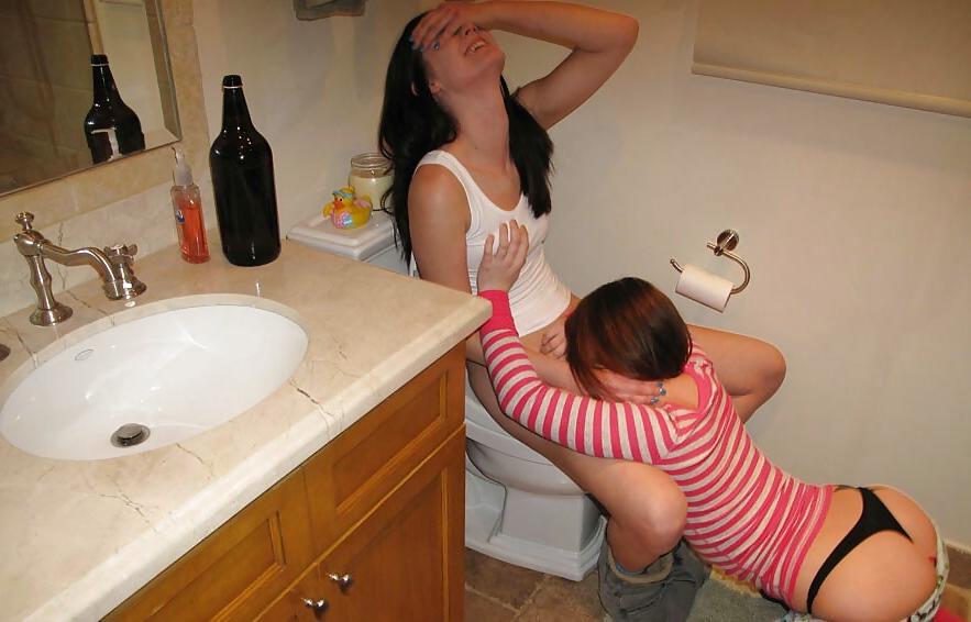 14P Homemade Bathroom Lesbians