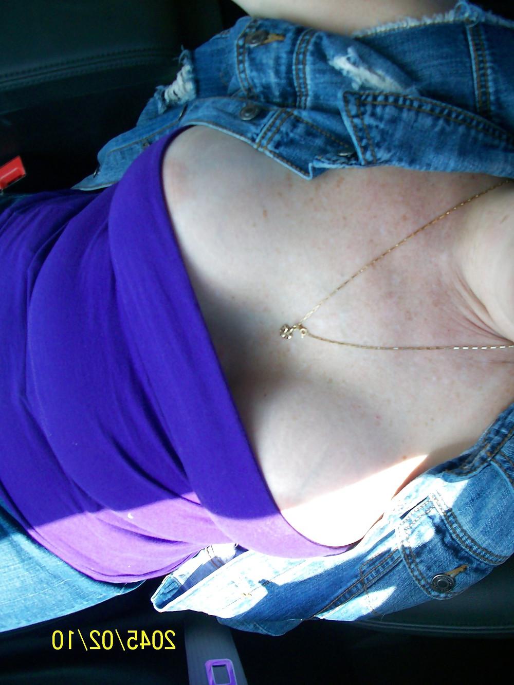 22P Wife showing off her puss and tits