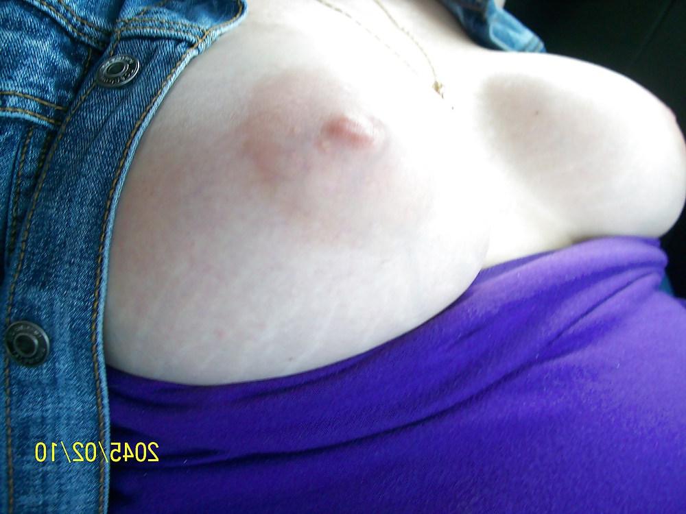 22P Wife showing off her puss and tits