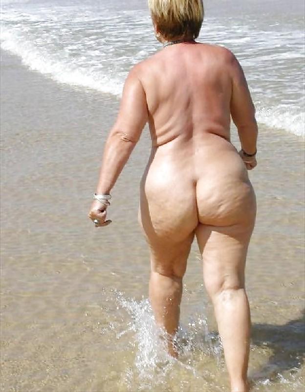 25P BIG Round & FAT Asses Outdoors! #4