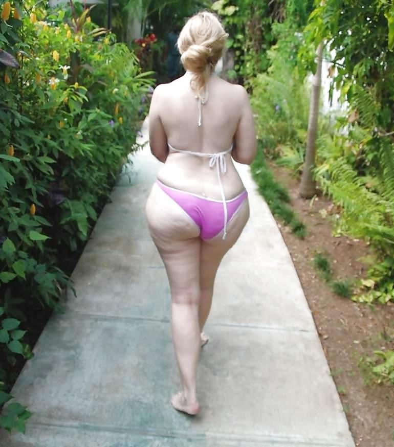 25P BIG Round & FAT Asses Outdoors! #4