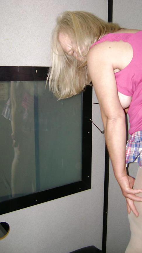 7P Gray Haired Whore 20070605